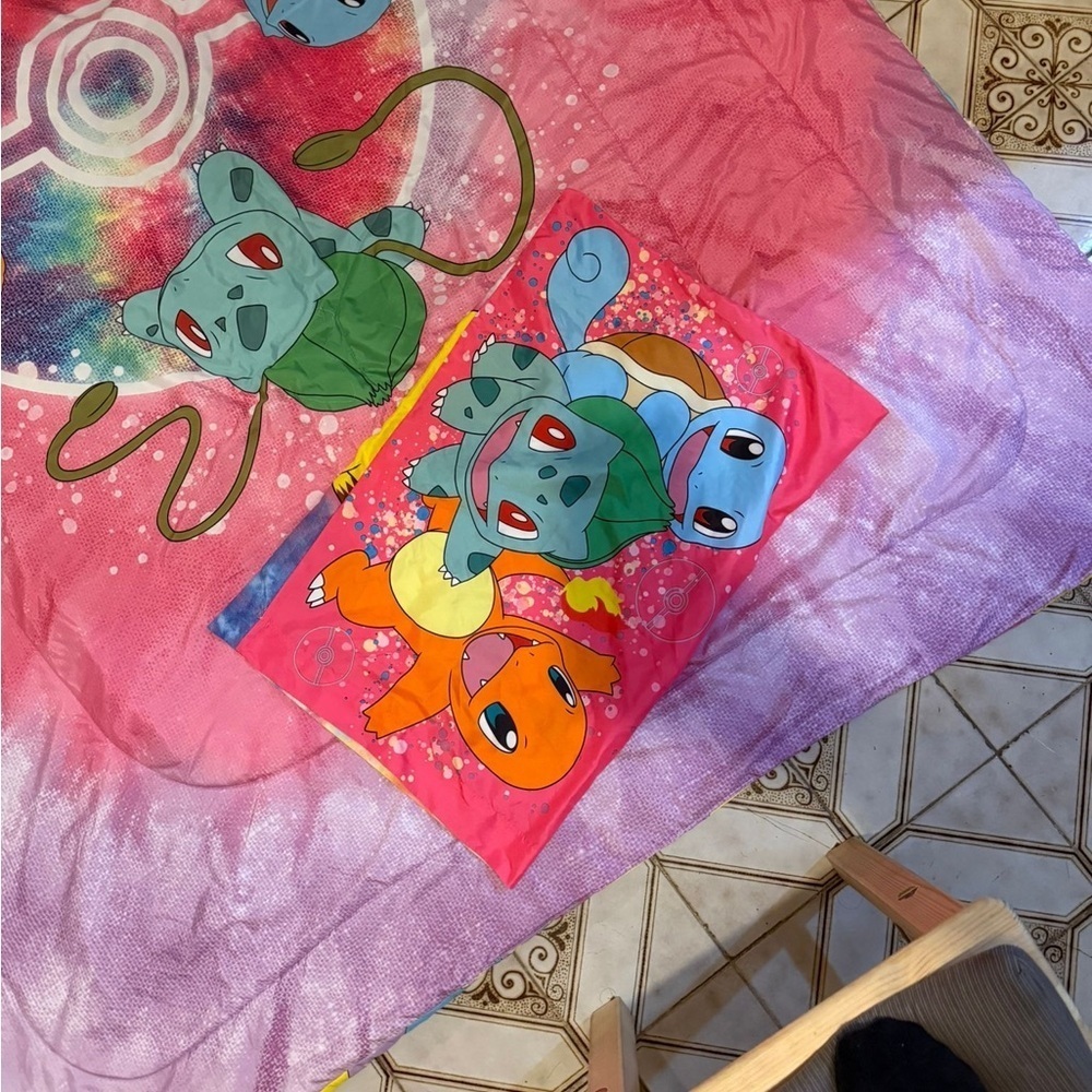 Pokémon Twin Comforter Reversible Tie Dye Pikachu Charmander Bulbasaur READ - Picture 4 of 4